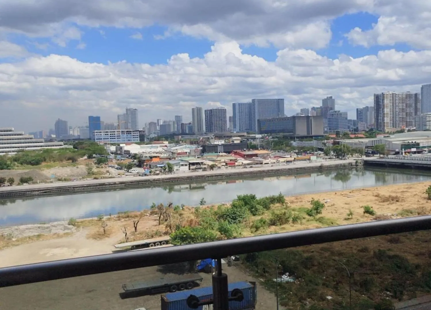 Shore2Residences Moa Pasay City Near Naia Airport Manilla